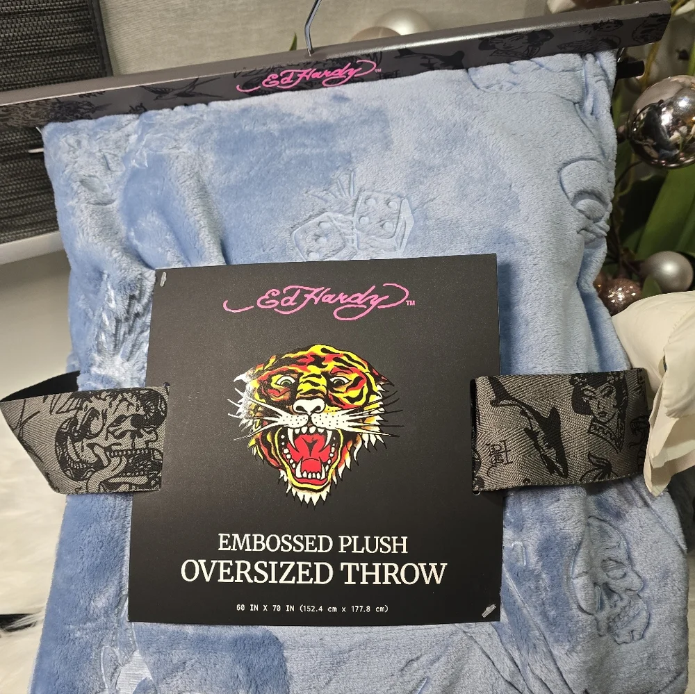 Ed Hardy Embossed plush oversized throw 60in x 70in new
